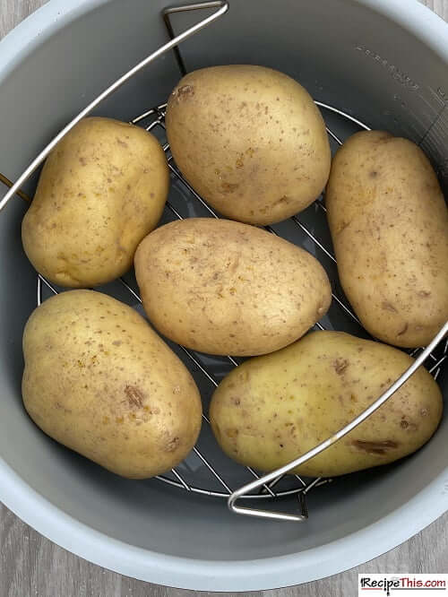 Ninja Foodi Baked Potatoes (Jacket Potato In Ninja Foodi) | Recipe This