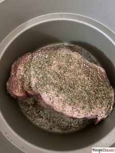 Can You Put Raw Lamb In A Slow Cooker?
