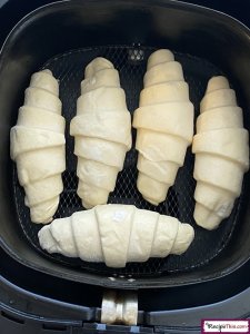 How Long To Cook Frozen Croissants In Air Fryer?