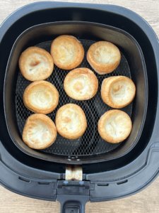 How Long Do Yorkshire Puddings Go In The Air Fryer For?