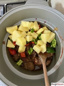 How To Make Slow Cooker Goulash?