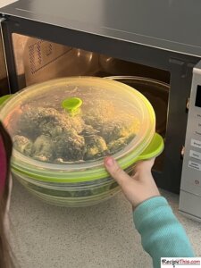 How To Cook Frozen Broccoli In Microwave?