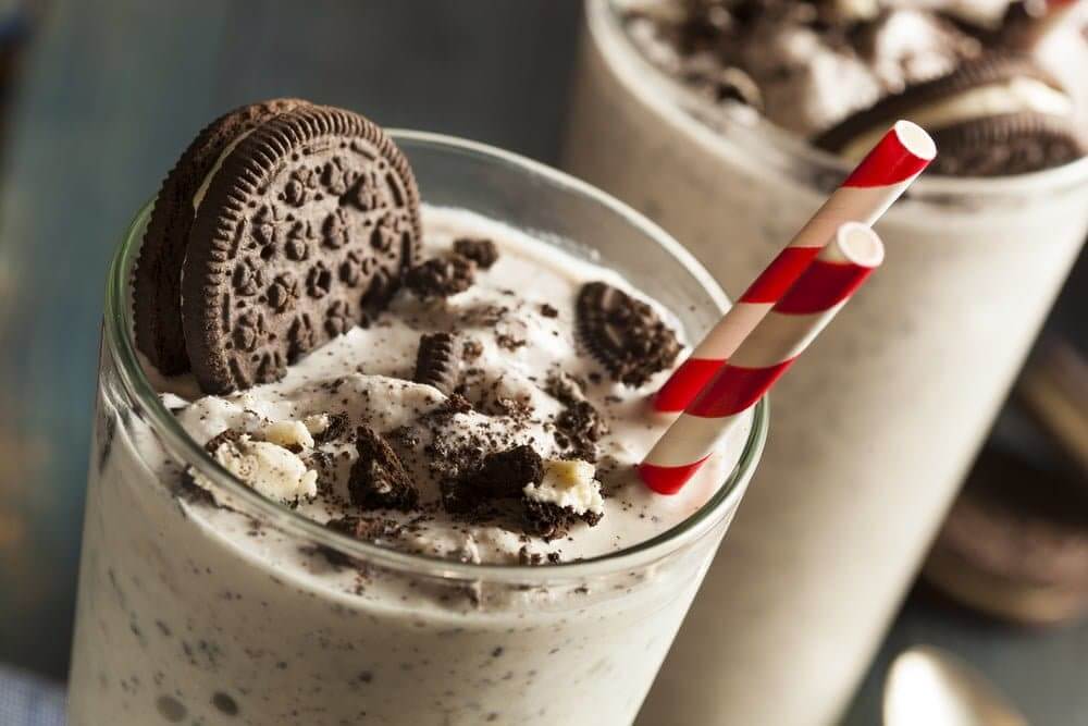 Welcome to my super naughty Oreo cookies and cream milkshake recipe.