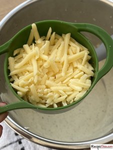 How To Cook Leeks In Cheese Sauce?