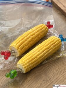 How To Cook Corn On The Cob In The Microwave?