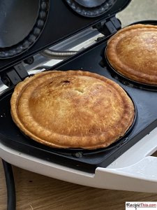 How To Make Chicken Pie In Pie Maker?