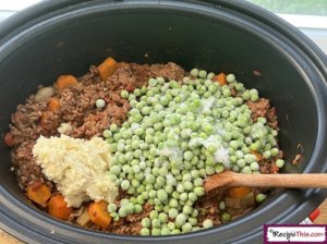 How To Slow Cook Cumberland Pie?