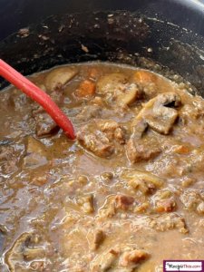 How To Cook Beef Bourguignon In The Slow Cooker?