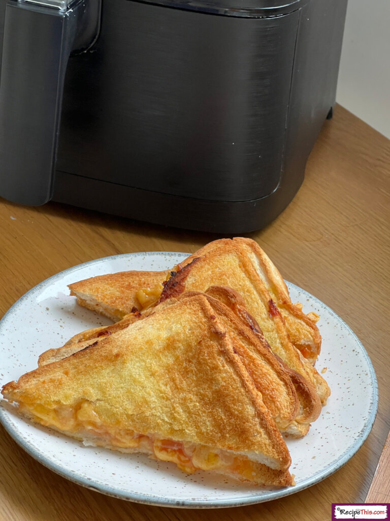 Sandwich toaster  Toastie maker - Create