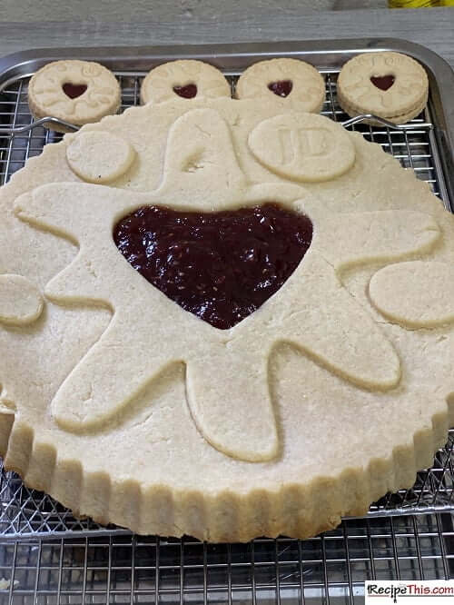 Air Fryer Giant Jammie Dodger Cake