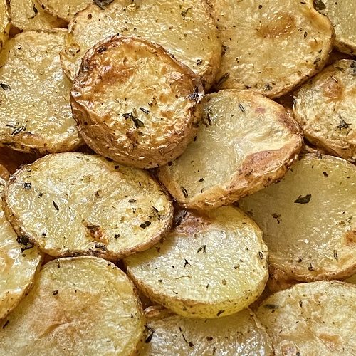 https://recipethis.com/wp-content/uploads/Air-Fryer-Sliced-Potatoes-500x500.jpg