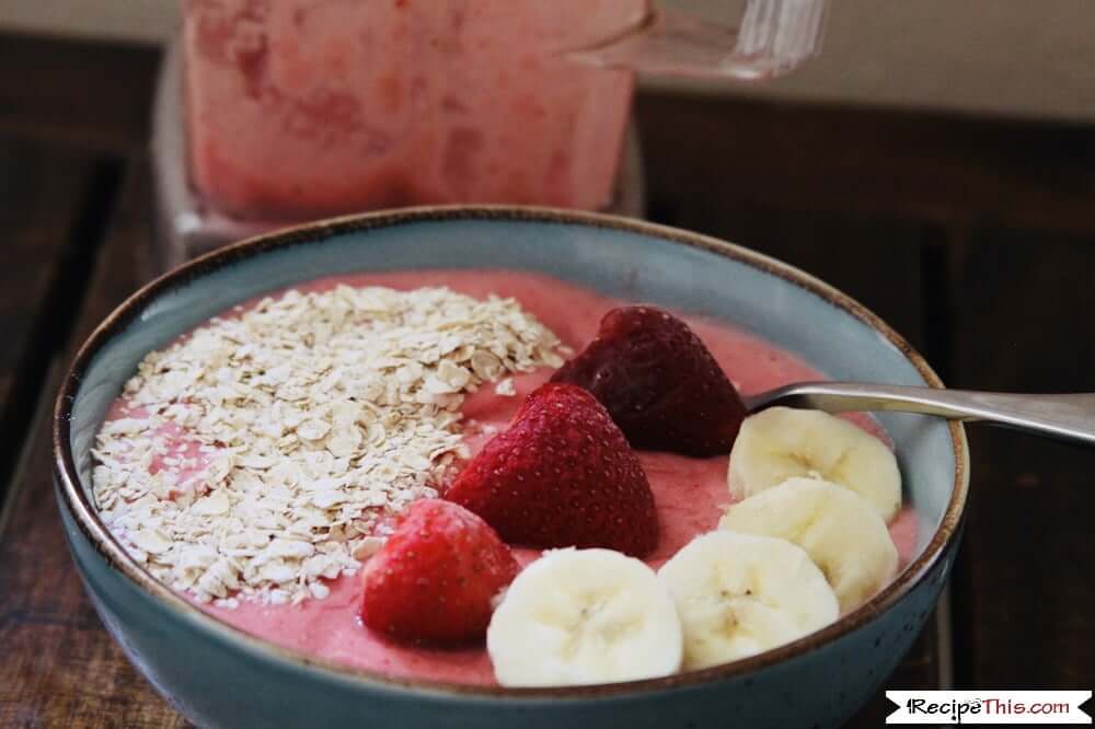 Recipe This  Blender Strawberry Banana Smoothie Bowl