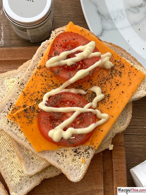 https://recipethis.com/wp-content/uploads/Can-You-Microwave-Mayo-On-A-Sandwich.jpg