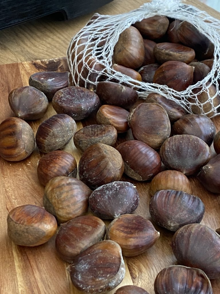 Cookist Wow - No more struggle when peeling chestnuts 🙌 Here're the best  tricks to make air fryer chestnuts