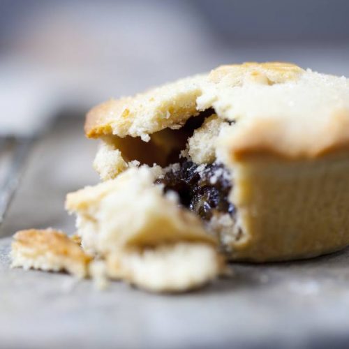 Welcome to my Easiest Ever Air Fryer Mince Pies recipe.