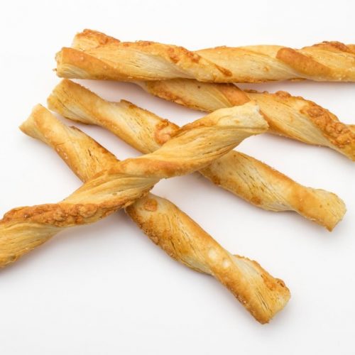 Welcome to my flourless air fryer crunchy cheese straws recipe.