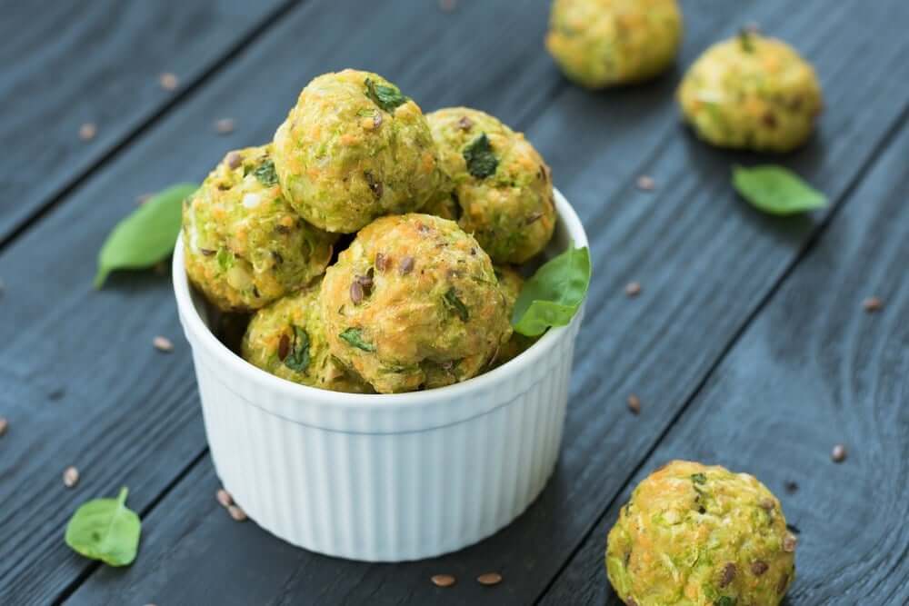 Welcome to my flourless air fryer mini courgette fritter bites recipe.