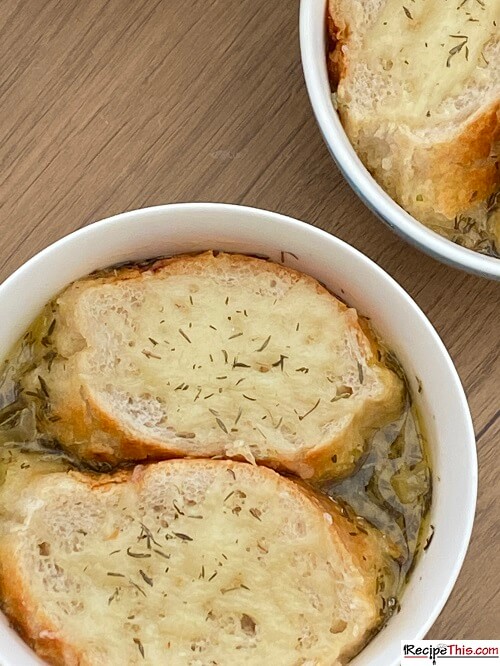 https://recipethis.com/wp-content/uploads/French-Onion-Soup-In-Soup-Maker.jpg