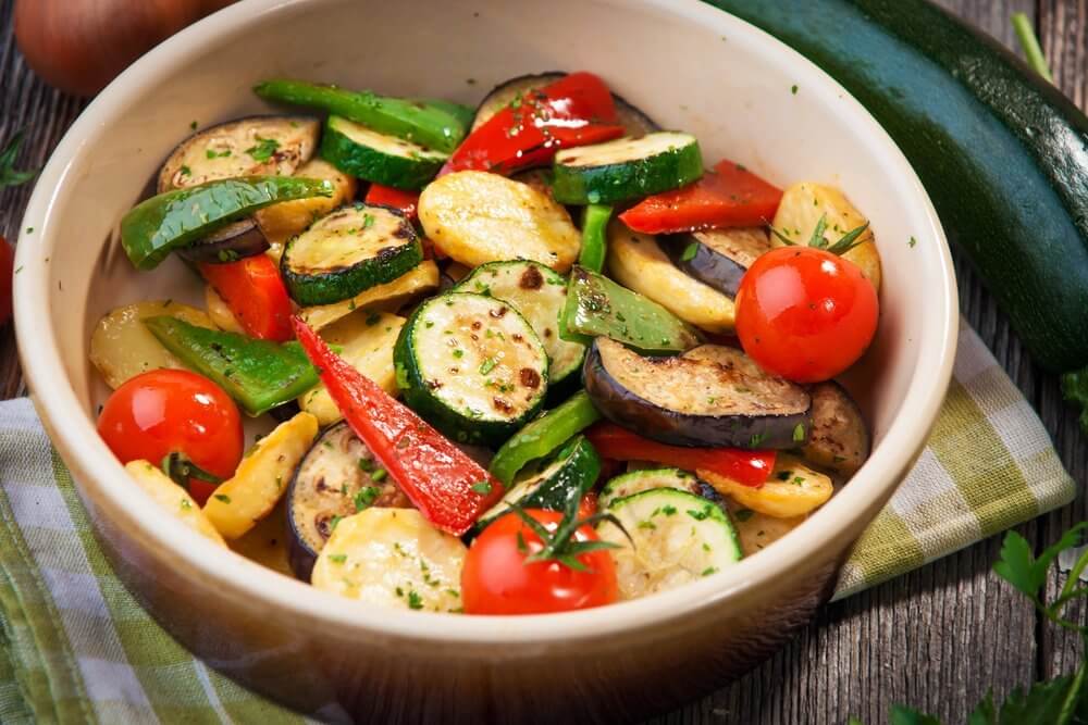 Welcome to my healthy Mediterranean vegetables in the Airfryer recipe.