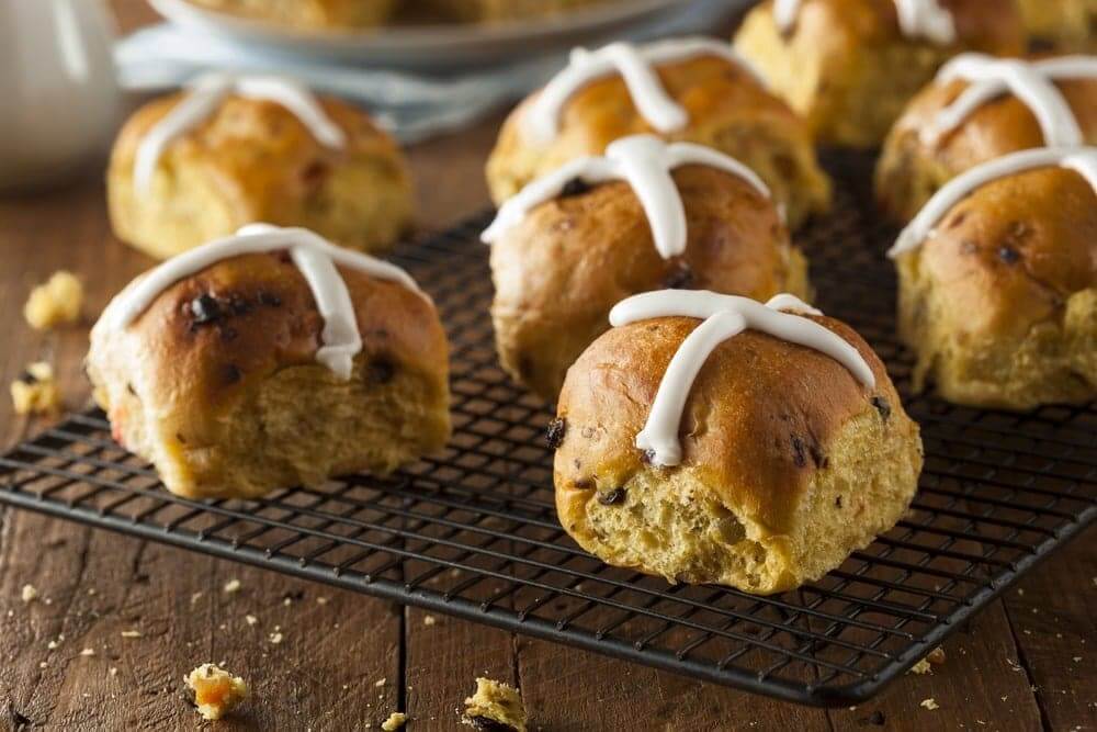 Welcome to my recipe showing you how to make hot cross buns in the Airfryer. A family tradition around the world to celebrate Easter.