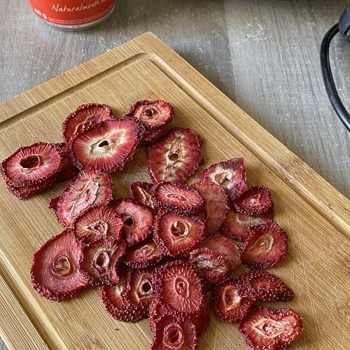 Dehydrate Strawberries In The Air Fryer (Ninja Foodi Method) 