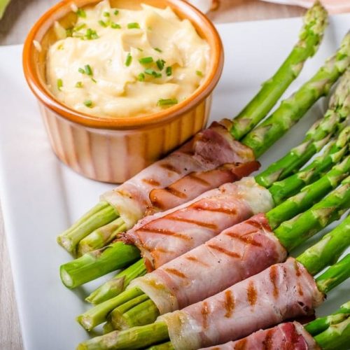 Welcome to my latest Instant Pot recipe and this recipe is for Instant Pot cheesy asparagus wrapped in bacon.