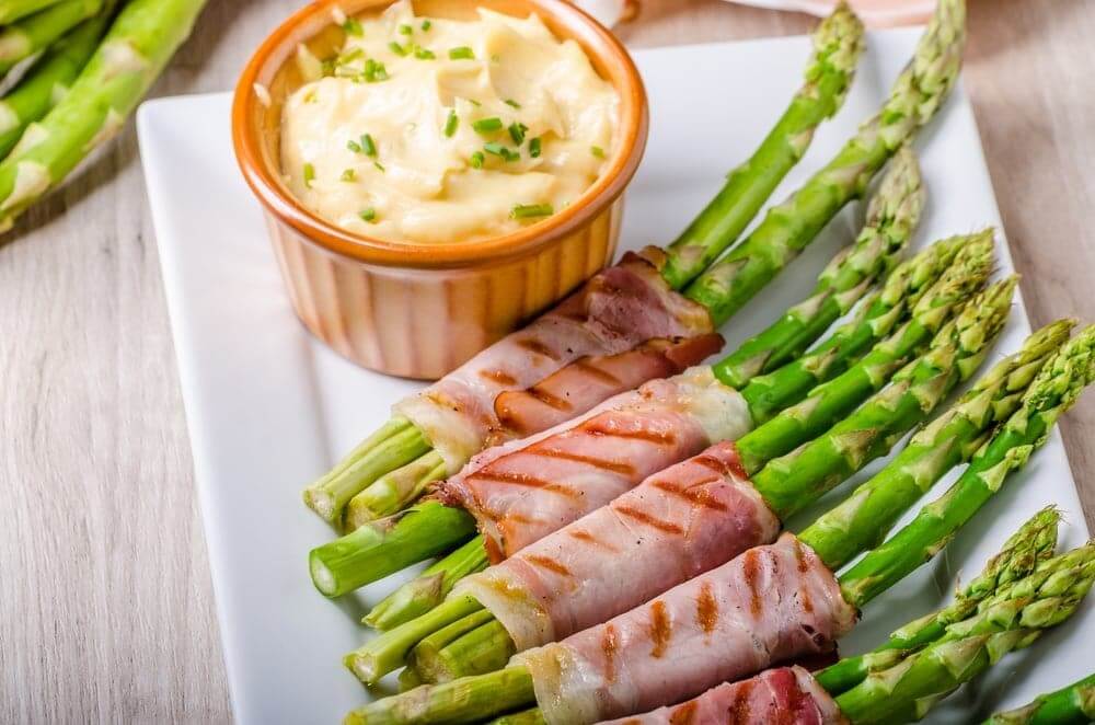 Welcome to my latest Instant Pot recipe and this recipe is for Instant Pot cheesy asparagus wrapped in bacon.