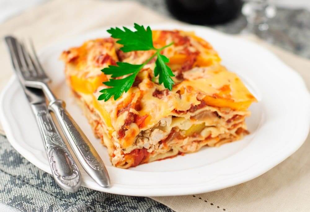Welcome to my latest recipe in the Instant Pot pressure cooker and today we are celebrating our love for lasagne with a delicious vegetable loaded chicken lasagne. 