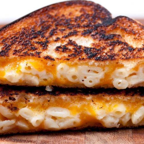 Welcome to our meatless Monday macaroni and cheese toasties in the Airfryer. This is a dream come true if like me you love your macaroni and cheese leftovers and want to do something slightly different with it!