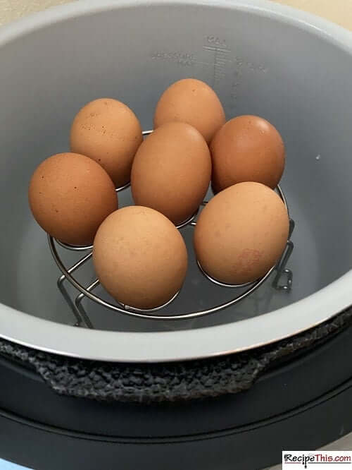 This Egg Cooker Makes Boiled Eggs At the Press of a Button