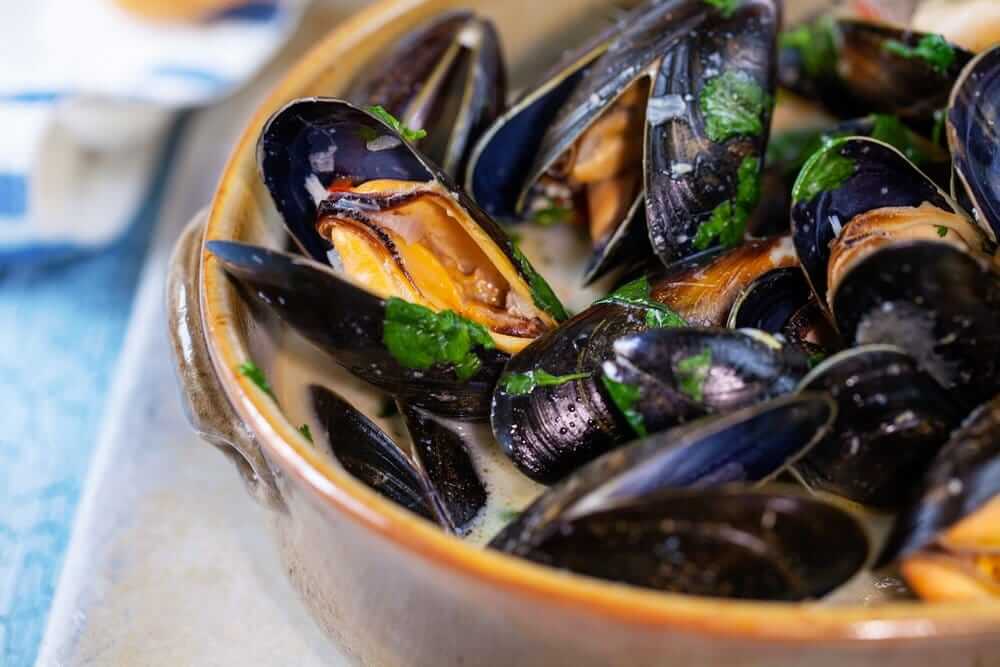 Recipe This One Pot Easy Garlic Mussels Recipe