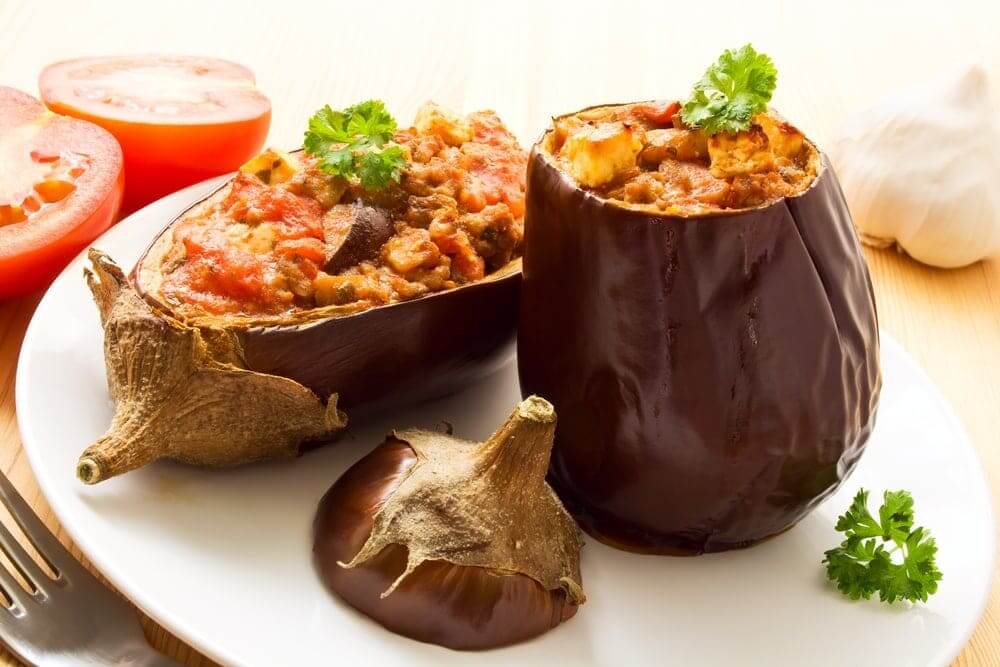 Welcome to my perfectly Paleo stuffed aubergines with Greek mince in the slow cooker recipe.