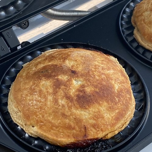 https://recipethis.com/wp-content/uploads/Pie-Maker-Chicken-Pies-500x500.jpg