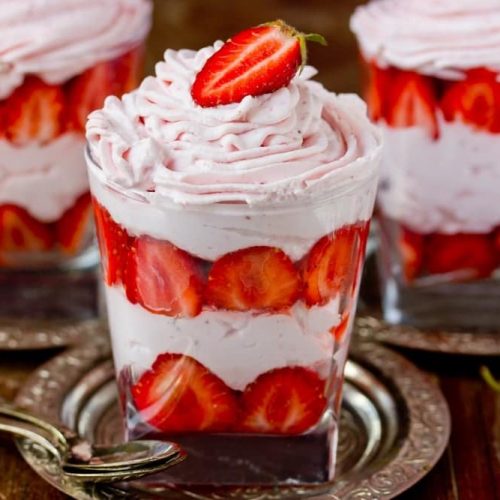 Welcome to my Slimming World Eton Mess Recipe. Enjoy a delicious Slimming World take on Eton Mess.