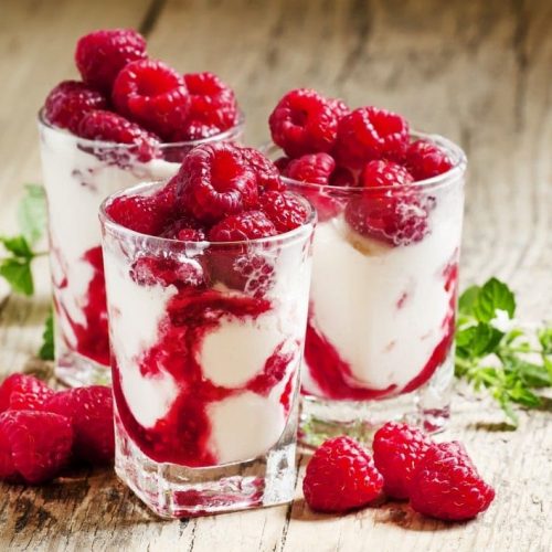 Welcome to our latest Slimming World recipe and today on our podcast we are sharing with you our Slimming World raspberry yoghurt ice cream pots.