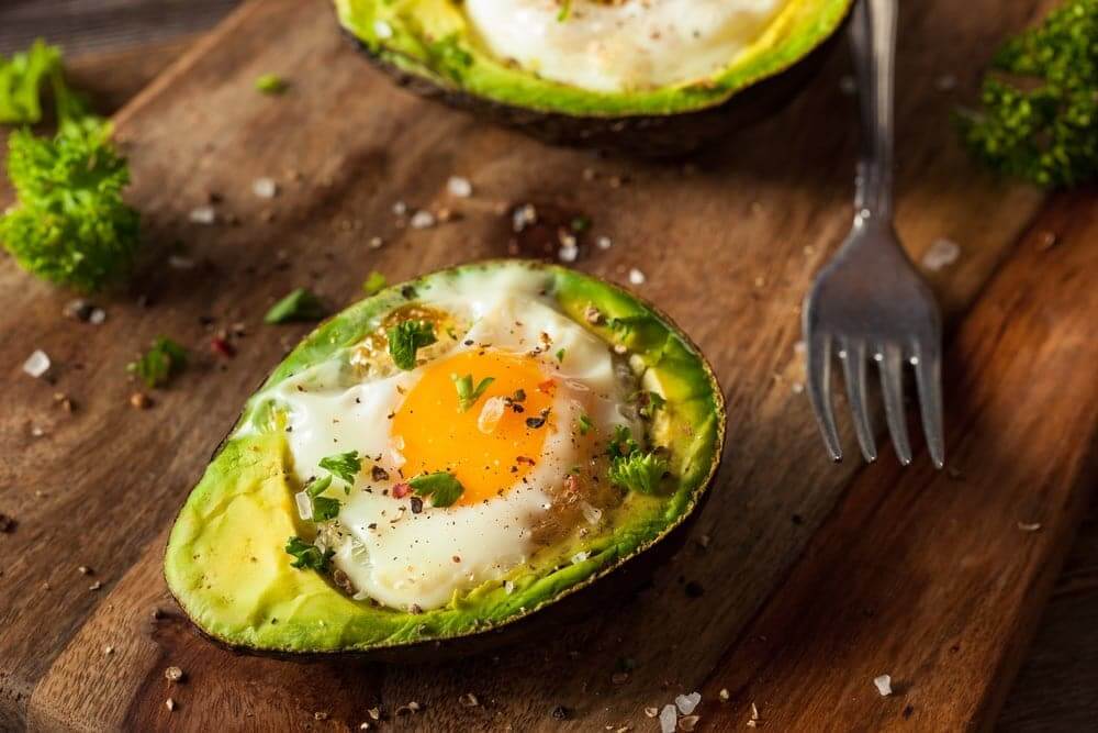 Welcome to my Whole 30 Airfryer Avocado Egg Boat recipe. 