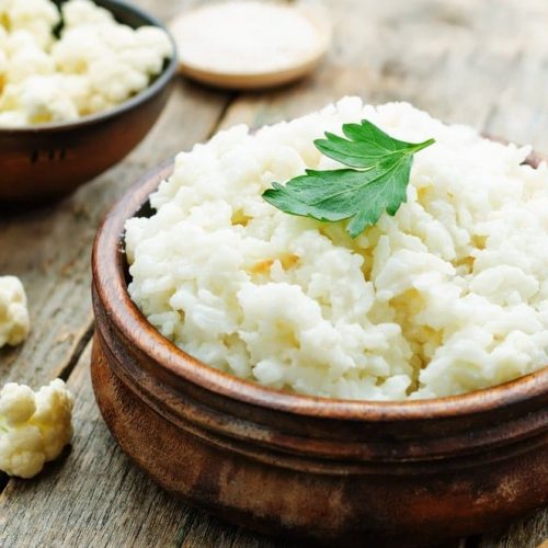 Welcome to my latest whole30 recipe. In this recipe I will be showing you my whole30 creamy garlic cauliflower rice.