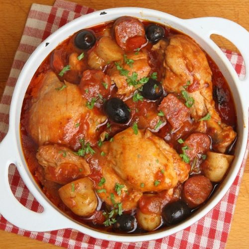 Welcome to my latest whole30 recipe. In this recipe I will be showing you my whole30 version of a Mediterranean chicken casserole in my Lodge Dutch oven.