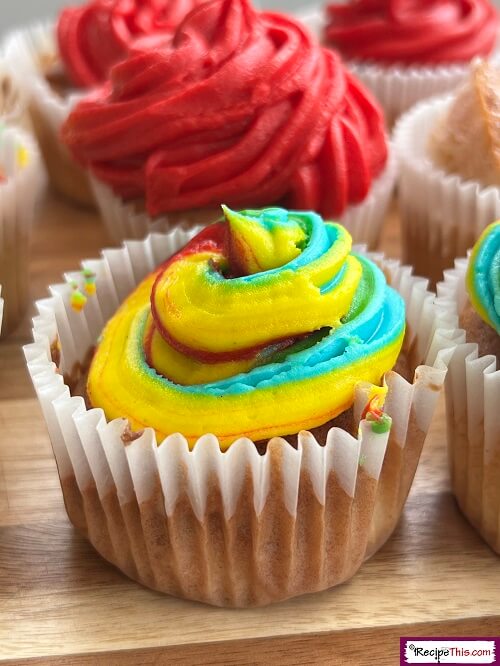 Mini Red Velvet Cupcakes (with Vanilla Cream Cheese Frosting) - Delicious  Little Bites