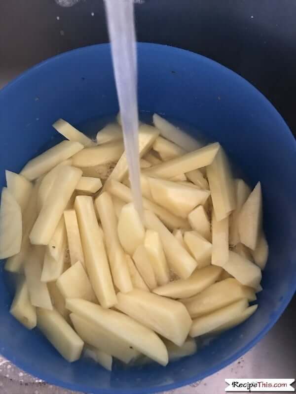 air fryer fries - soaking potatoes