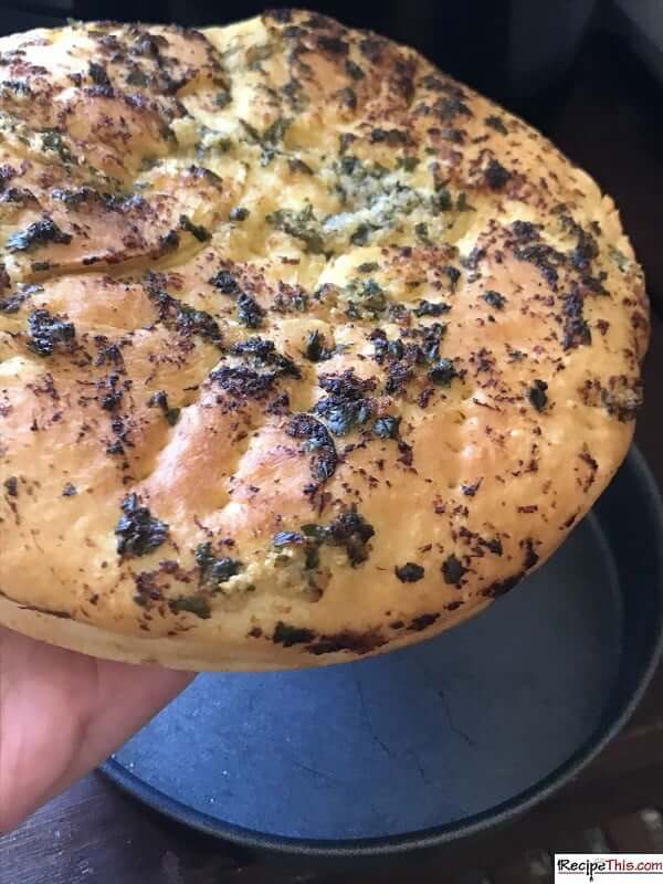 air fryer garlic bread with clean pizza pan