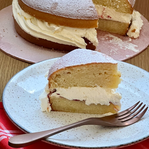 Easy Peasy Victoria Sandwich Cake - Easy Peasy Foodie