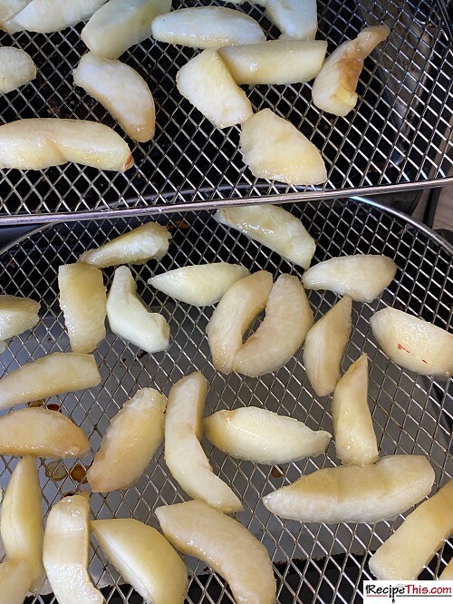 dehydrating dried peaches