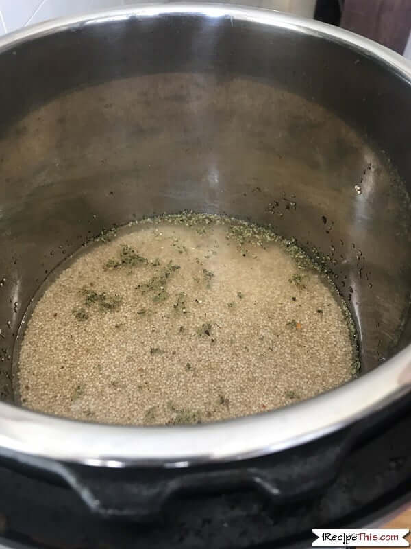 instant pot quinoa with dried herbs